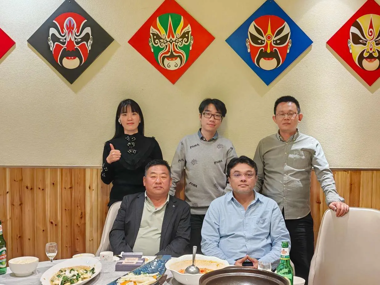 आमच्या भारतीय भागीदारांचे कारखान्यात स्वागत करताना खूप आनंद झाला